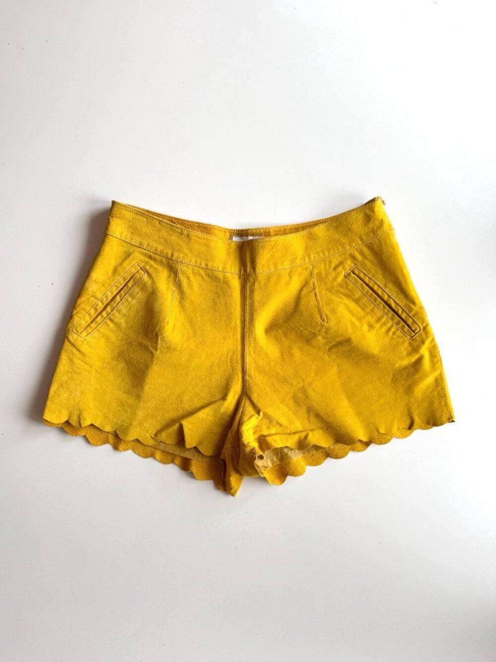 I LOVE H81 Yellow Genuine Leather Scalloped Hot Pants Shorts, Size 30